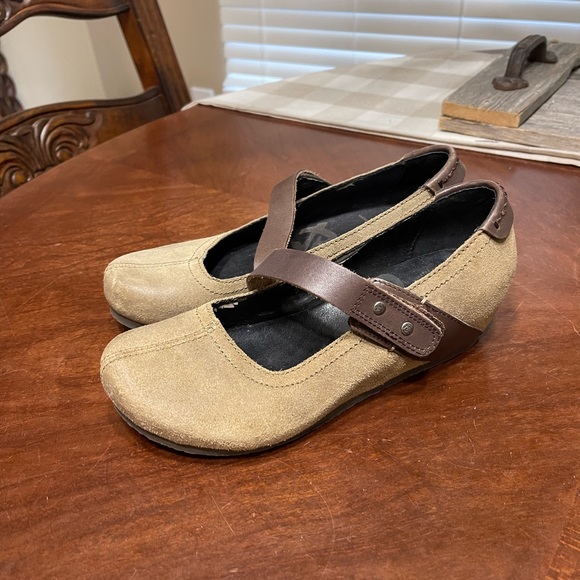 OTBT Shoes - OTBT Salem leather mary Split Toe jane hidden wedge